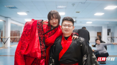 【8点见】四川射洪回应“事业编考生成就第一被